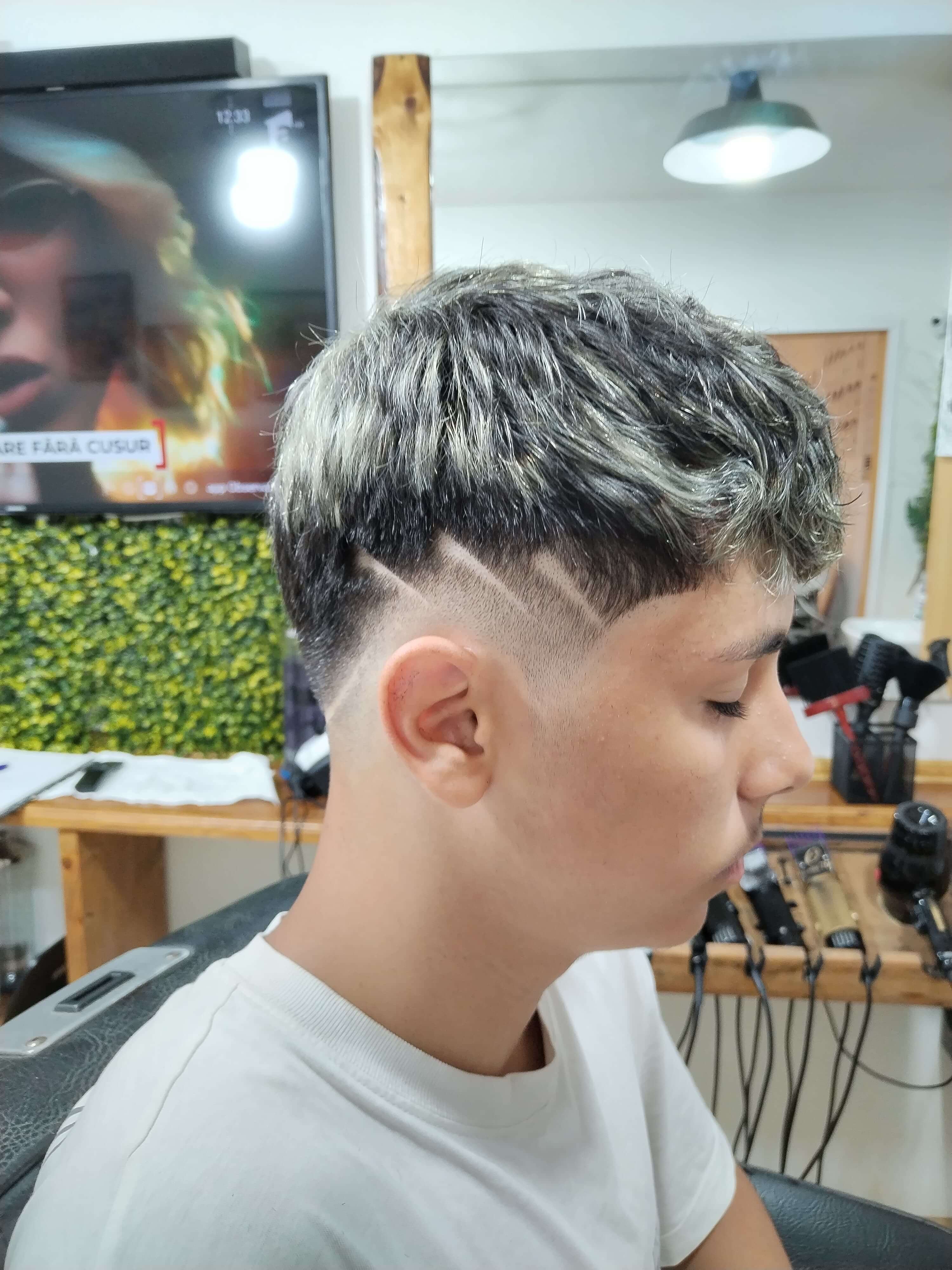 Lucrări de frizerie realizate la BlackOnWhite Focșani